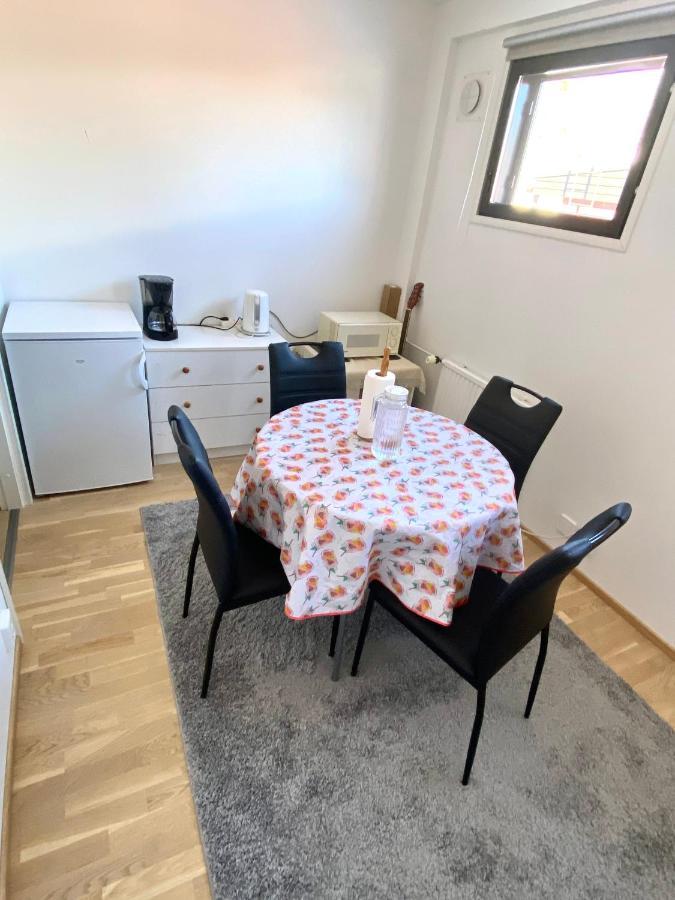 Two Bedrooms,Dining Area And Bathroom With Private Entrance Kotka Exterior photo